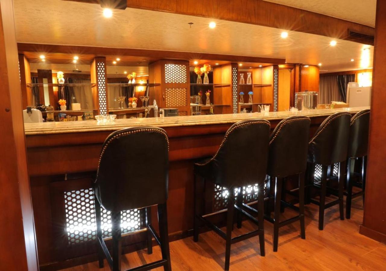 Nile Cruise Al Nabiltan Every Saturday From Luxor 4 Nights & Every Wednesday From Aswan 3 Nights Al Karnak ภายนอก รูปภาพ